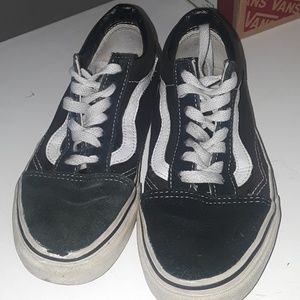 Black and white low top old school Van's